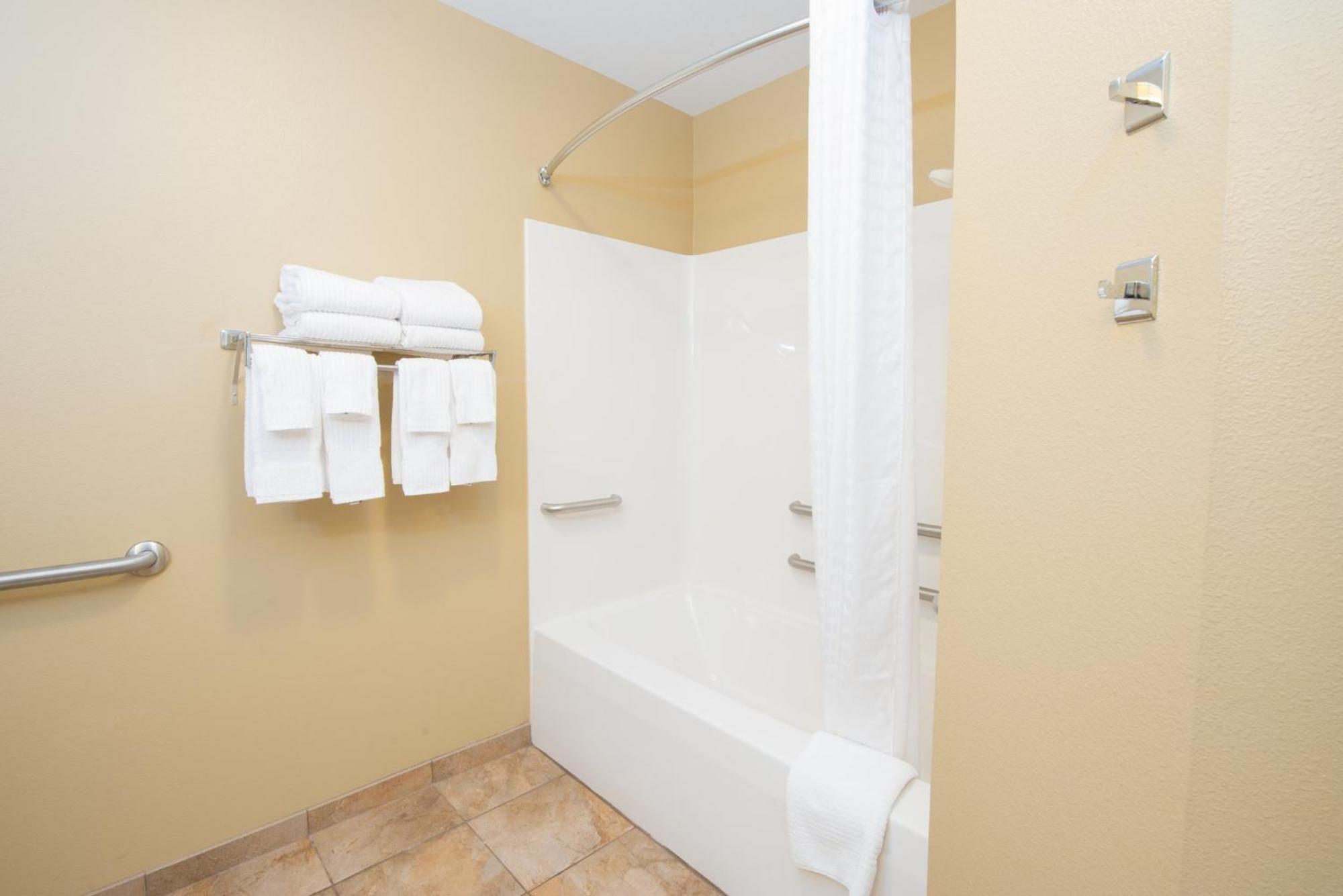 Candlewood Suites Minot By Ihg Buitenkant foto