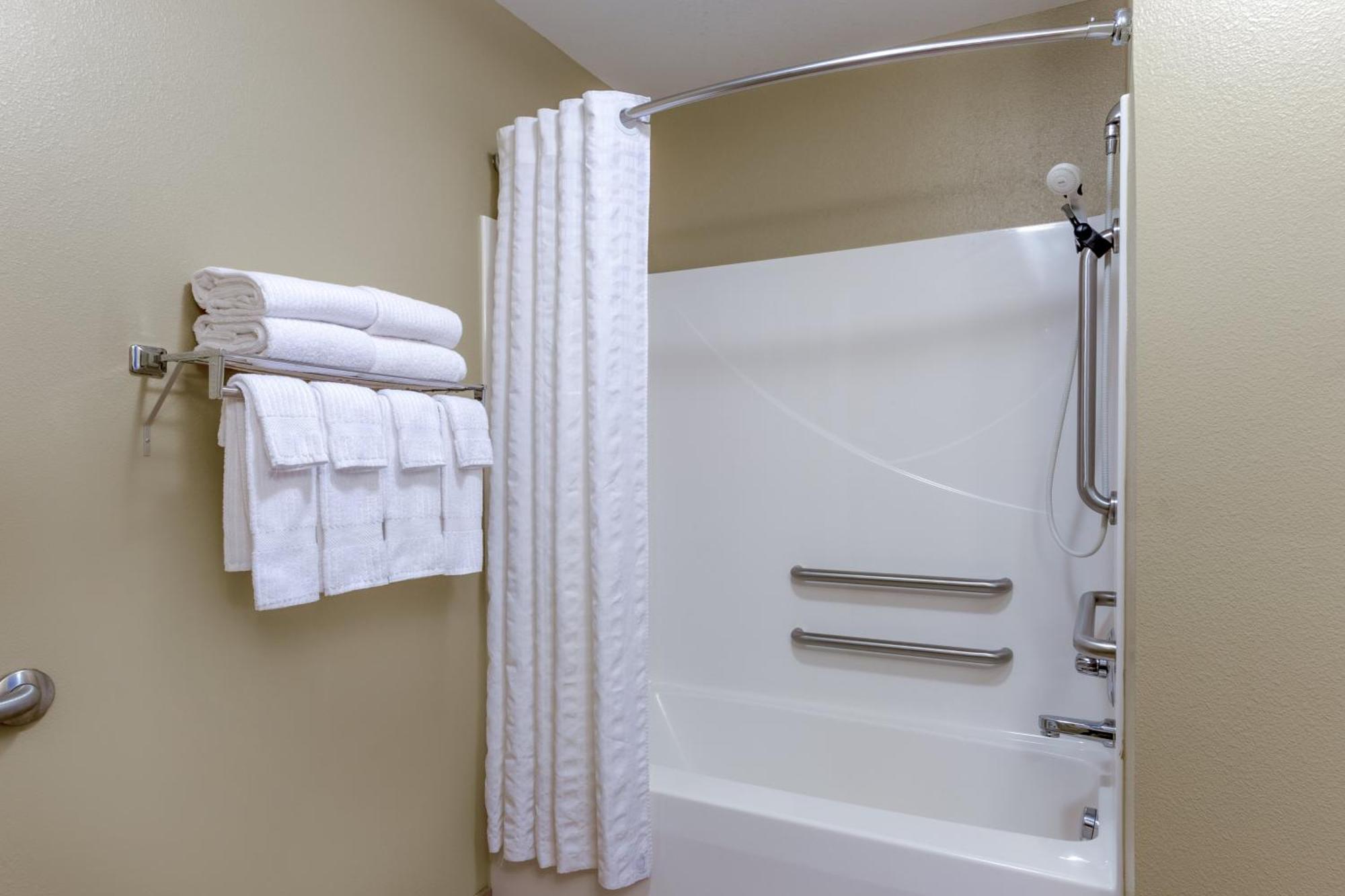 Candlewood Suites Minot By Ihg Buitenkant foto
